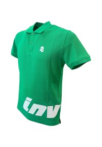 Polo verde realizzato in morbido cotone, con maniche corte, colletto e un logo bianco sul petto e un grande testo sull'orlo.