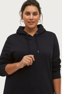Ellos Plus collection KASSI - Jersey con capucha - black