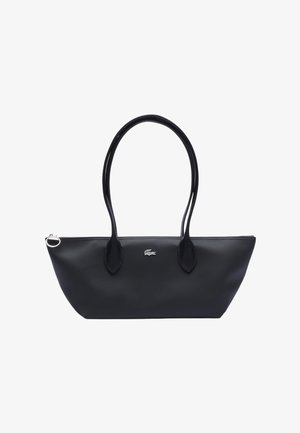 Sac fourre-tout noir en matériau synthétique texturé, doté de deux poignées robustes et d'un accent logo argenté à l'avant. Fermeture à glissière sur le dessus.