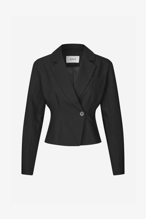 Μαύρο, ραμμένο σακάκι με ένα κουμπί, κοφτερό πέτο και μακριά μανίκια. Διαθέτει στενή εφαρμογή και τσέπη στο στήθος.