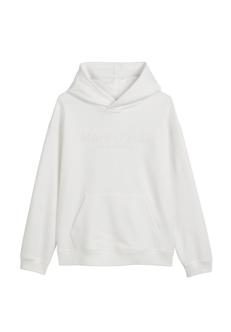 Biała bluza z kapturem z kieszenią kangurką, miękka tkanina, szeroki dekolt oraz tłoczony na przodzie napis "Marc O'Polo EST. IN STOCKHOLM".