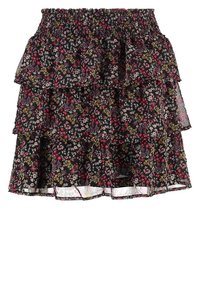 Falda negra con flores, con una cintura fruncida, tres niveles de volantes y una mezcla de pequeños patrones de flores rosas y amarillas.