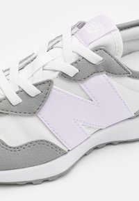 New Balance 327 - Chaussures de course - grey/purple