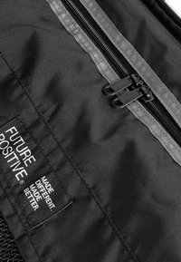 Eastpak TRANSIT'R M - Bagaglio a mano - smiley yy black