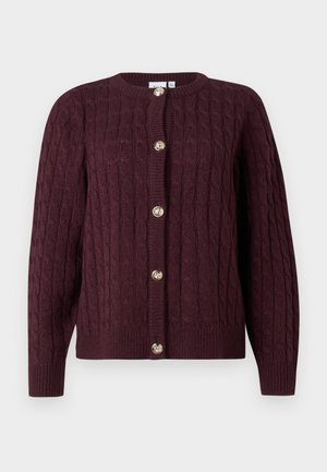 Gilet en tricot à torsades de couleur violet foncé avec un col rond et cinq boutons décoratifs en or sur le devant.