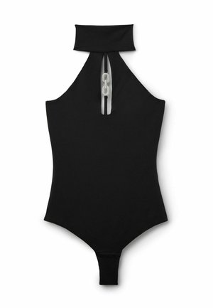 Czarny bodysuit na halter ze sznurowaniem z tyłu, ozdobiony srebrnym łańcuchem. Gładka faktura, dopasowany krój i wysokie wycięcia na nogi.
