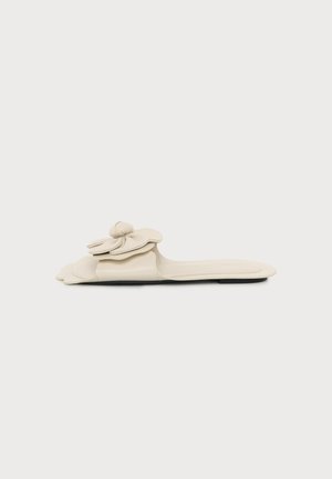 MARC JACOBS, THE DAISY SANDAL - Sandals - cloud white