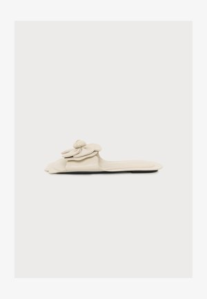 MARC JACOBS, THE DAISY SANDAL - Sandals - cloud white