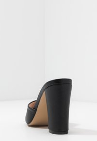 Madden Girl Mules de tacón - black