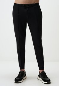 Unselected, black