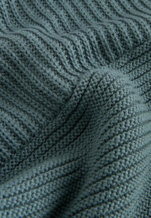 Tissu en tricot texturé de couleur teal atténuée, présentant un motif côtelé avec des points en relief et une apparence douce et confortable.