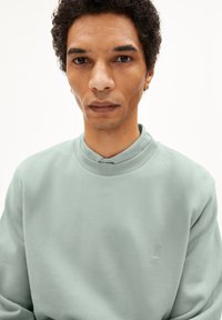 ARMEDANGELS BAARO COMFORT - Sweater - morning dew