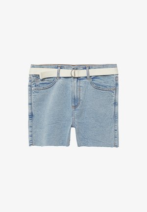 Jasnoniebieskie szorty dżinsowe z surowym wykończeniem, posiadające pięć kieszeni oraz kremowy, pleciony pasek z okrągłą klamrą.