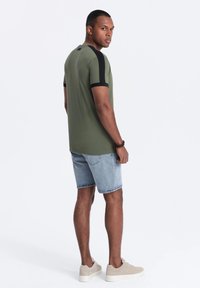 Ombre WITH CONTRASTING - Jednoduché tričko - olive green