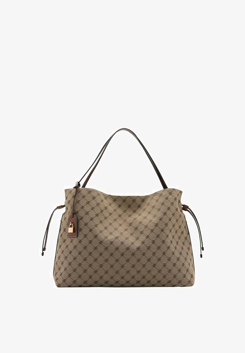 Sac cabas beige avec motif répétitif marron foncé, anses fines foncées, cordons latéraux et petit charm cadenas attaché.