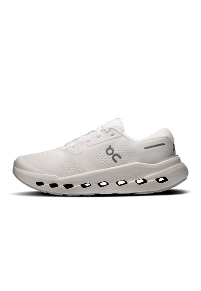 On CLOUDRUNNER 3 WIDE