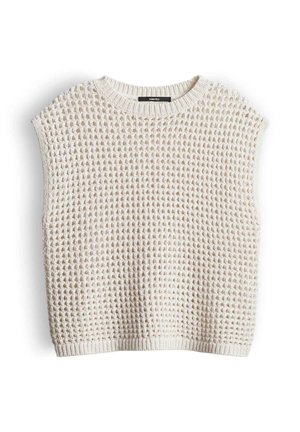 Gestrickte ärmellose Pulloverweste in Off-White mit offenem Strickmuster und geripptem Rundhalsausschnitt, Saum und Armausschnitten.