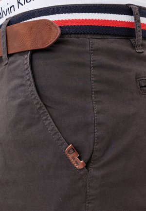 INDICODE JEANS, INDICODE JEANS SHORTS CHINO INSTORMSET - Shorts - raven