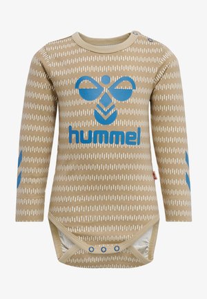 Beige langærmet bodysuit med et blåt grafisk design og hvide vandrette striber, med trykknapper ved skulderen og bunden.