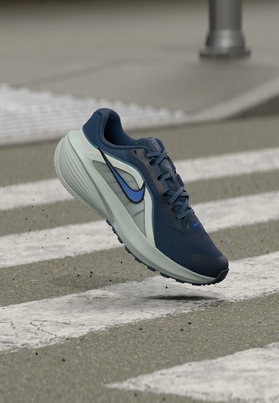 Nike Performance NIKE DOWNSHIFTER 14