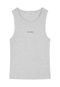 Hallide ribadega tank top, millel on ümmargune kaelus ja väike must "OH APRIL" logo prinditud ees.