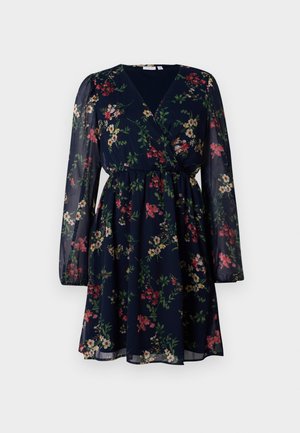 Šaty s květinovým potiskem vyrobené z námořnické tkaniny, s překládaným designem, dlouhými průhlednými rukávy a elastickým pasem. Ozdobené barevnými květinami.