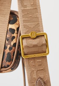 Steve Madden BVICE - Handbag - brown