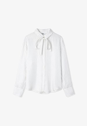 Bílá halenka s dlouhými rukávy a úzkými šedými vertikálními pruhy, zapínání na knoflíky, měkká látka, zaoblený lem a mašlička na výstřihu.
