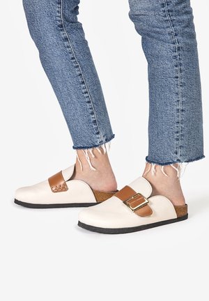 Drewniaki i Chodaki - beige