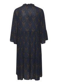 Vestido de color azul marino con un patrón de hojas en color oliva, con mangas acampanadas y escote con volantes, hecho de una tela ligera y texturizada.