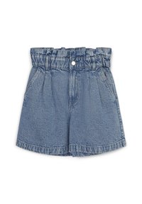 Shorts en denim bleu clair avec une taille élastique, des plis à l'avant, des poches latérales et une fermeture à un seul bouton en métal.