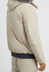 Guess Dunjacka - beige