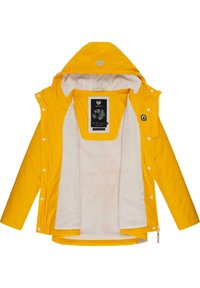 Giacca impermeabile gialla con interno foderato in pelliccia, chiusura con zip e bottoni a pressione, cappuccio regolabile e etichetta con logo all'interno.