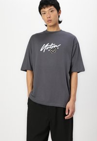 Redefined Rebel NEIL PANTS CROPPED COMFORT - Hlače - black