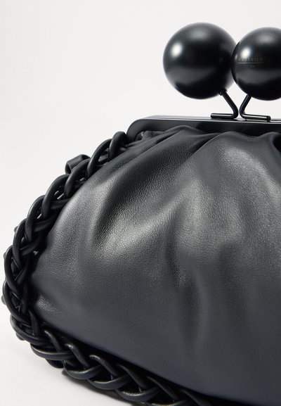 WEEKEND MaxMara LECITOPV - Håndtasker - black