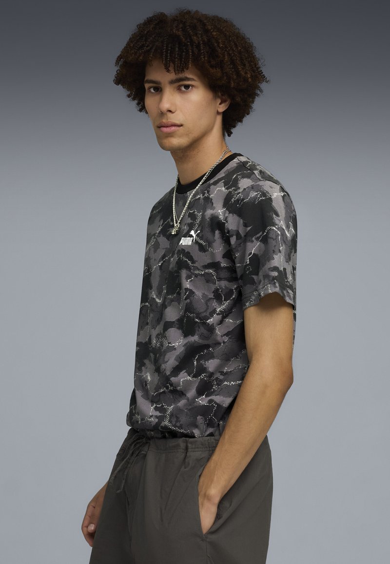 Puma CAMO BEDRUCKTES - Triko s potiskem - black