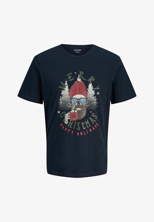 Tumesinine puuvillane t-särk, millel on graafika habemega figuurist punases beanies ja prillides, koos pühade teemalise tekstiga ja igihaljaste puudega.