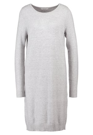 Hellgraues Strickkleid mit langen Ärmeln, rundem Ausschnitt und gerippten Säumen und Bund. Glatte Textur, knielanger Schnitt, schlichtes Design.