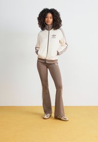 adidas Originals CLASSIC - Sportinė striukė - white/trace brown