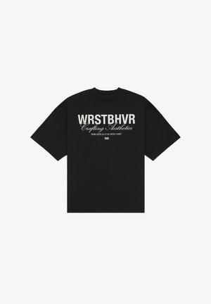 Zwart oversized T-shirt met witte opdruk "WRSTBHVR Crafting Aesthetics (030) BERLIN 0102 MON HABIT" op de rug.