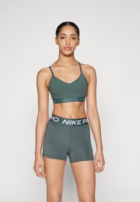 Nike Performance INDY BRA - Sportski grudnjak s blagom potporom - vintage green