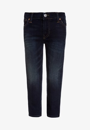 Vaqueros de pierna recta de color azul oscuro para niños, con bolsillos delanteros, trabillas para cinturón y cierre con botón de metal.