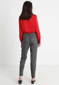 Cream Tygbyxor - grey