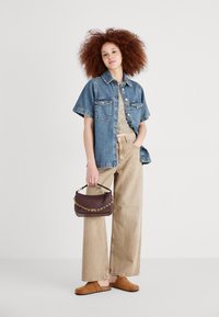 Edwin OLIVIA PANT - Široke nogavice - beige
