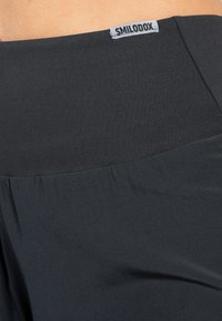 Smilodox ADVANCE PRO 2IN1 - Urheilushortsit - schwarz