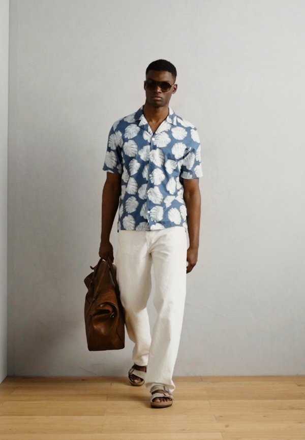 CAMP COLLAR  SHORT SLEEVES  SLITS AT SIDE SEAMS - Shirt4