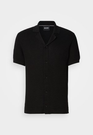 Sort kortærmet cardigan med et struktureret strikkedesign, fuld knaplukning og krave. Har ribbede manchetter og kant. Brandlogo på halsudskæringen.