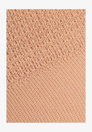 Ύφασμα σε χρώμα ροδάκινου με μαλακό, υφασμένο πλέξιμο. Η επιφάνεια διαθέτει ελαφριά λάμψη, μεταβαίνοντας από ριμπ ύφασμα σε λείο φινίρισμα.