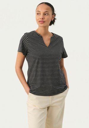 GESINAS - Nyomott mintás póló - dark navy stripe