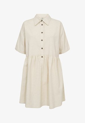 Béžové šaty s krátkym rukávom a gombíkovým zapínaním, voľného strihu s naťahovacím pásom; vyrobené z textúrovanej tkaniny s jemným vzorom.